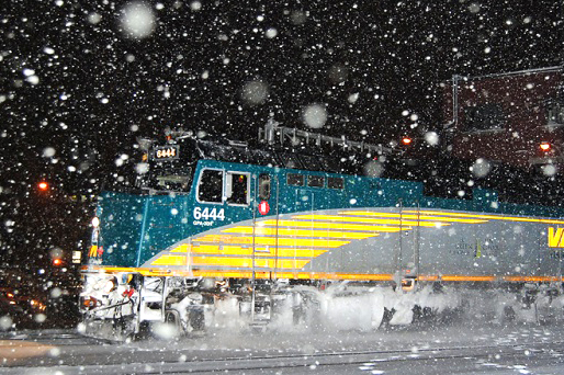 Un train dans la nuit